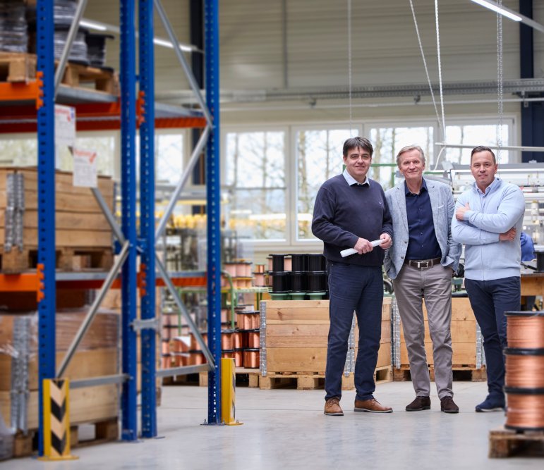 Geschäftsführung und Team von PACK LitzWire in der Produktion