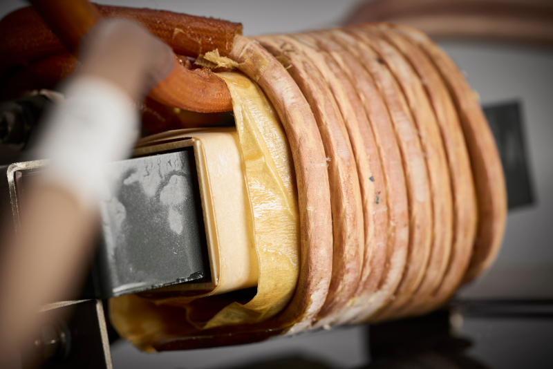 The reinforced insulation and fixation concept with HF litz wire and aramid materials is designed for the high thermal, mechanical, and normative requirements of railway technology and supports long-term reliable operation.