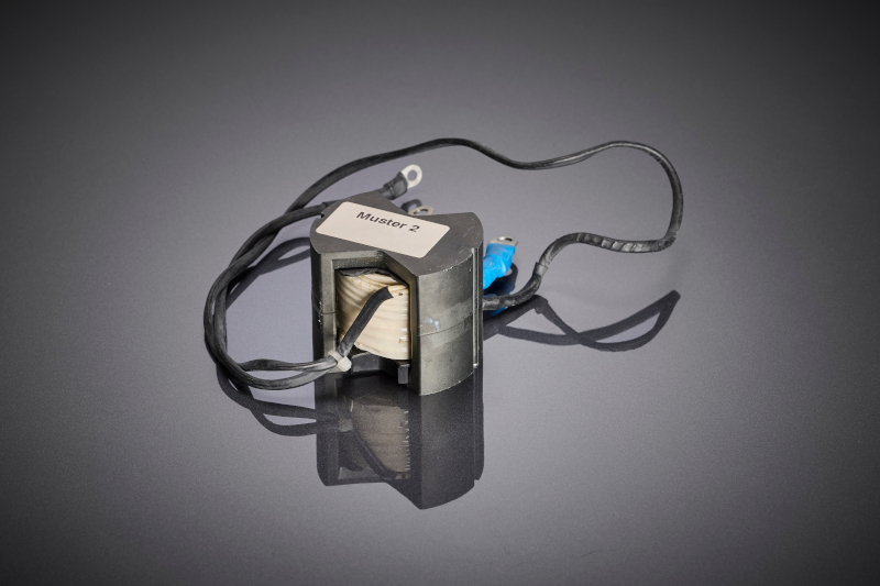 The power transformer shows the compact winding design with HF litz wire, specifically developed for high continuous currents, long service life, and use under shock and vibration loads typical for railways.