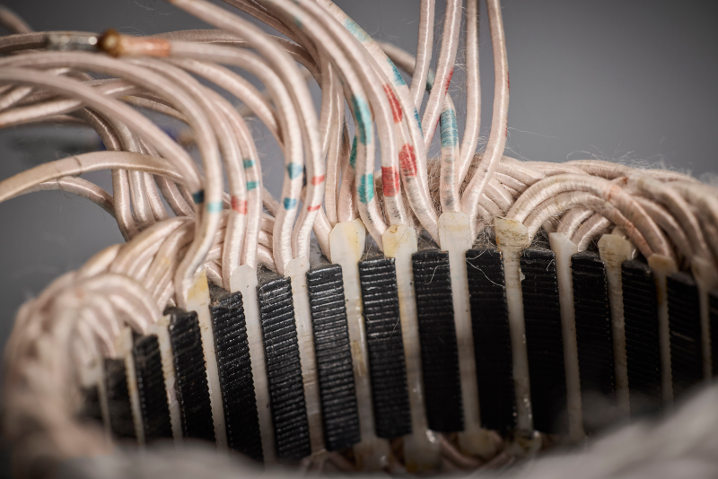 The optimized litz wire structure supports uniform current distribution at high switching frequencies and contributes to thermal relief as well as the mechanical stability of the motor winding.