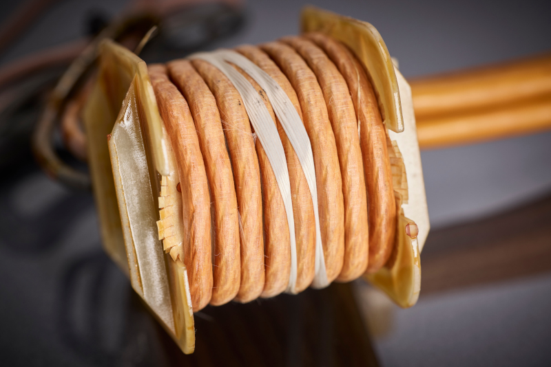 The multi-insulated HF litz wire enables high dielectric strength and safe creepage distances without requiring additional space for tape layers – a central prerequisite for MOPP-compliant medical technology.