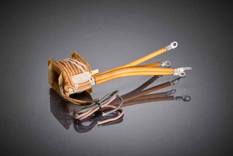 The HF-optimized isolation transformer shows a compact winding design in which reinforced insulation and patient protection according to IEC standards are already implemented at the conductor and winding level.